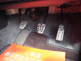 滑りにくく操作性に優れたアルミペダル搭載!