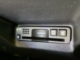 ETCがついています。高速道路の料金所の通過も楽々です。カードの取り出しもしやすい場所についています。