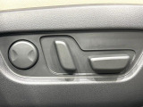 【パワーシート】スイッチ一つで簡単にシートの微調整が可能!電動だから力もいりません!快適なシートポジションにセットして、快適なドライブをお楽しみください。