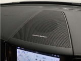 【harman/kardon】世界のオーディオファン垂涎のプレミアムサウンドシステムを搭載。原音に近い音場空間を忠実に再現。乗る人すべてに最良の音響体験を提供します。
