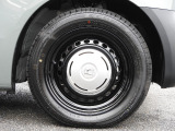 ★右前タイヤ★ハーフホイールキャップ+メッキホイールリングのデザイン!タイヤ詳細 155/65R14インチでタイヤの溝は、6mmございます。