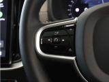 前方車を自動追従するアダプティブクルーズコントロールに加え、ステアリング操舵も行う進化型クルーズ『パイロットアシスト』を搭載。車体を車線内へと適正に維持しつつ先行車を忠実に追従します。