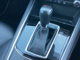アクセルペダルを踏み込む量や速さに応じて変速パターンをし、人馬一体の運転感覚を発揮してくれる6速オートマ!