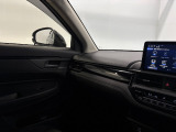 水平基調のインテリアパネルは運転席からの見晴らしをすっきりとさせてくれます。