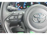 ステアリングスイッチ付き。前方から目を離すことなく操作することが可能です。