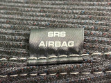 車両側方からの被害を緩和するSRSサイドエアバッグ(運転席/助手席)が付いてます