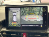 【パノラミックビューモニター】専用のカメラにより、上から見下ろしたような視点で360度クルマの周囲を確認することができます☆死角部分も確認しやすく、狭い場所での切り返しや駐車もスムーズに行えます。