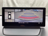 狭い場所での駐車やすれ違いなどでより的確な運転操作に役立つ360&deg;ビューモニターが装備されています。