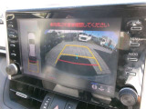 パノラミックビューモニター付きです。車両を上から見たような映像をディスプレイオーディオ画面に表示。運転席からの目視だけでは見にくい、車両周辺の状況をリアルタイムでしっかり確認できます。