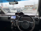 見通しのよいすっきりとした視界で、誰でも運転しやすいです。運転のしやすさは疲れにくさにも繋がりますよ♪