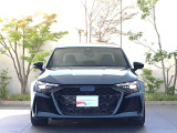 ●Audiが最初に採用したLEDポジショニングランプ。シャープなラインで昼間でも点けていたいと思うほど上品でオシャレです。夜間走行時はさらに目立ちます!