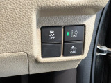 VSA(車両挙動安定化制御システム)を装備!カーブなどでの横滑りを抑えるとともに、加速時のタイヤの空転も抑制。滑りやすい路面などでクルマの安定した走行をサポートする心強い機能です。