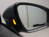 サイド後方から来た車両を感知してドライバーにフラッシュで知らせるサイドアシスト