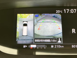 後方確認をサポートするモニターで、安全な運転に貢献します。狭い場所での駐車も、より安心に行えます。