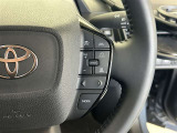 前方の車との車間を設定し、スピードを上げたり緩めたりを自動で行ってくれる追尾式の「レーダークルーズ」。上級装備の一つです!高級車にしかつかない嬉しい機能です。