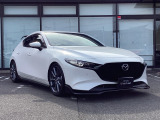キャビンとボディをひとつの塊として表現。スピード感のあるルーフと力強いCピラーの造形が、一瞬見ただけで従来のハッチバックとは、違う存在感が感じられますね♪♪