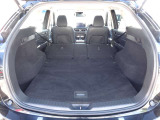 後席を倒した状態の荷室形状を確認できます。
