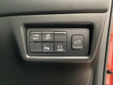 各種機能の切替スイッチは運転席パネル下に集約されています。任意で切り替え可能なため状況に合わせてお使いください。