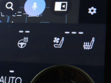 ステアリングヒーターと前席にシートヒーター&シートベンチレーションを装備しております。