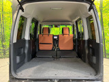 普段のお買い物や通勤、送迎等に十分な荷室スペースを確保しております。セカンドシートを倒すと、大きな荷物の積載も可能です♪