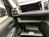 上下に収納があるので、常備しておきたい小物など分けて収納でき、車内をきれいに保てます!