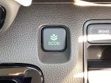 【eコンスイッチ】低燃費運転をサポートするECONモード。スイッチをONすると、エンジンやトランスミッション、A/Cなどを協調制御し、燃費の向上に貢献。エコドライブの効果を高めます。