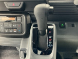 オートマチックシフトレバーは、手になじみ操作しやすい形状で安全運転にもつながります♪