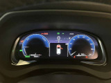 とっても見やすいメーターです。夜間時はラグジュアリーな気分にさせてくれる照明が魅力ですので、夜のドライブも楽しみになりますよ♪
