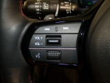 【ステアリングリモコン】ステアリングにオーディオ調節可能なスイッチが装備されていますので運転中でも視線をそらさずにオーディオの調節が可能です!