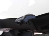 【ボルボ・ドライブレコーダー・360 駐車監視機能付】フロントカメラは水平360&deg;/垂直240&deg;を録画可能。前方/後方において映像を鮮明に録画します。大型バッテリーにより駐車監視用長時間録画にも対応。