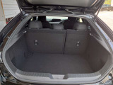 【広々トランクルーム】車体に対してスペースは広めに作ってあります。また、背もたれを倒すとより多くの荷物を乗せることができます。