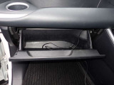 グローブボックスです!車検証も入ります☆