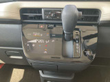 フルオートエアコン搭載。温度設定だけで、車内はいつも快適な空間を維持できます。