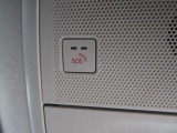 エアバッグ作動時や後突時、もしくは車内のSOSボタンを押した際に緊急通報オペレーターに連携し、救急・警察を手配します。更にオペレーターにも連携、お客様のご要望に応じてロードサービスの手配を行います。