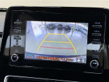 【バックモニター】 車庫入れの後方確認や、バックで駐車場に出入りの際等に後方を確認するのをお手伝いできます