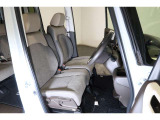 すわり心地の良い運転席・助手席です。長時間のドライブの疲れ軽減に貢献します。どうぞ快適なドライブを♪