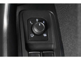 狭い場所も苦になりません。電動格納ドアミラー装備。電動格納ドアミラードアミラー調整スイッチ