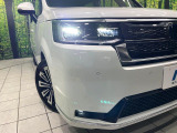 【LEDヘッドライト】悪天候や夜間走行時も良好な視界を確保し安心して運転できる高輝度LEDヘッドライトを装備!点灯速度が早く、消費電力も抑えられています。