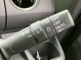 レバーには操作位置を示す表示があり、必要な機能を目で確認しやすい設計です。運転席から手を伸ばしやすい位置にまとまり、日常の操作をサポートします。