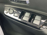 全席パワーウィンドウとなっています。運転席はオートになっているのでワンタッチ開閉することが出来ます。