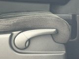 ★運転席ハイトアジャスター★ 運転される方によってシートの高さが調節できます!自分に合ったドライビングポジションで運転がさらに快適に♪