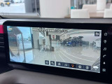 狭い道でのすれ違いなどに活躍するサイドビューを搭載!