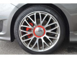 フロント&リア 205/40ZR17 17インチの純正メッシュアルミホイールを装着致します。