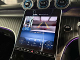 アクティブパーキングアシストで、狭い駐車も自動操作。ステアリング任せの安心感とラグジュアリーな快適さを両立。