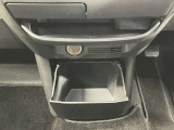【インストセンターロアボックス】CDなどが収納できる格納式のボックス!