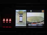 パノラミックビューモニター付きです。車両を上から見たような映像をディスプレイオーディオ画面に表示。運転席からの目視だけでは見にくい、車両周辺の状況をリアルタイムでしっかり確認できます。