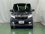 LEDヘッドライトを装備しています。LEDヘッドライトはとても明るく、雨の日や夜間走行も安全・安心です。オートライトコントロール付きで周囲の明るさに応じて自動で点灯・消灯します