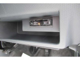 スッキリ運転席右下にっ収納されたETC搭載です。
