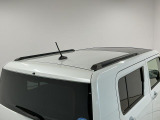 【ルーフレール】クルマにタフな印象を与えアウトドア感を演出、見た目もオシャレになっています♪キャリアを装着すれば荷物の積載が可能に!