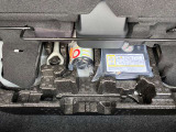 タイヤ応急修理キット&車載工具がラゲッジルームに格納されているので、万が一パンクした時も応急処置ができて安心です。